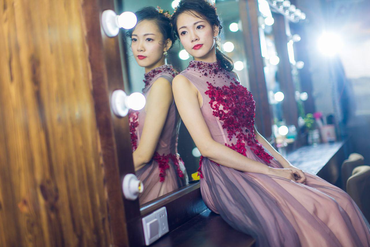暑假重磅福利❤️某三甲医院极品反差婊护士吴新园遭绿帽老公泄密流出最爱吃大屌医院取精JK制服啪啪内射