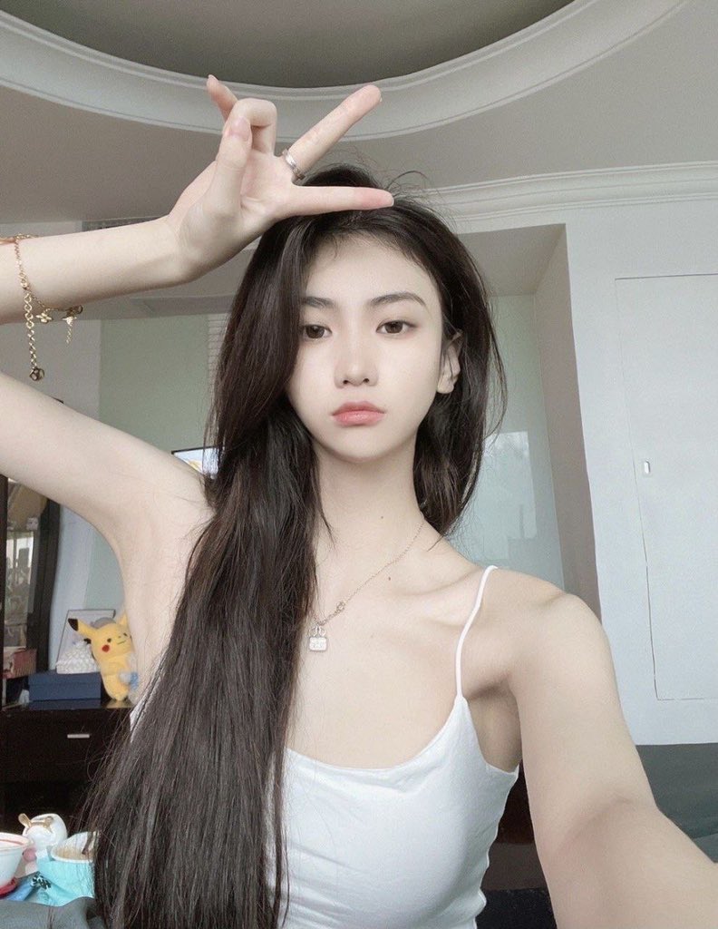 考研妹妹第一人称视角 白皙透粉 做的时候她会还自己按摩阴蒂 下面粉嫩嫩的 无套的感觉非常紧致 超敏感