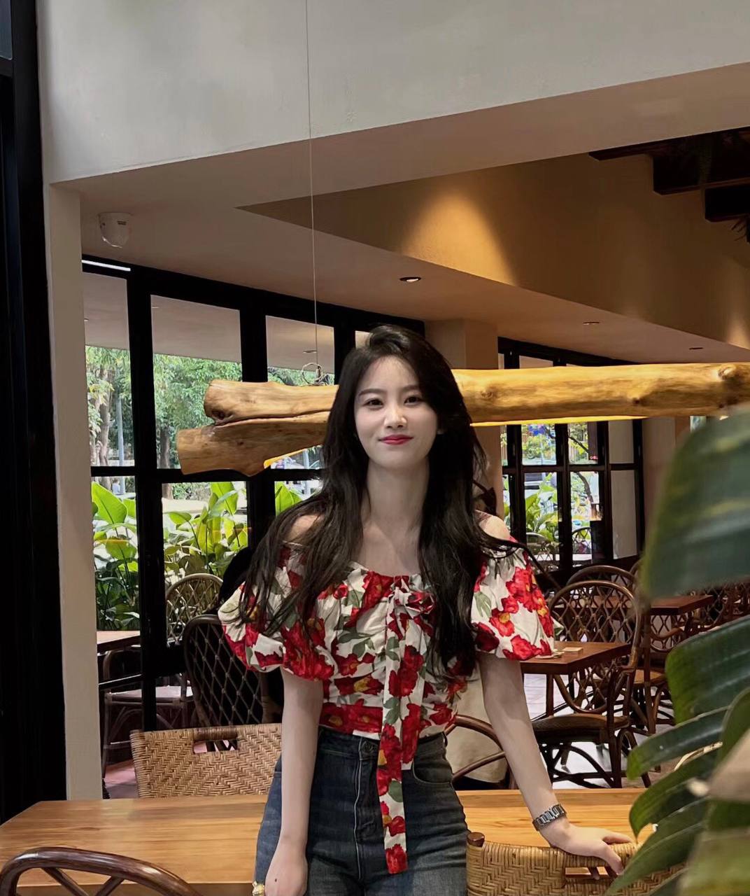 身材超棒的小母狗穿上情趣婚纱别有一番风味,淫贱小母狗四人行，性感黑丝情趣一边打屁股一边辱骂用力操