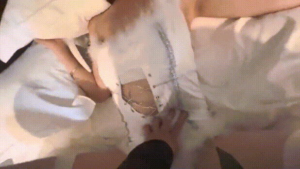 身材超棒的小母狗穿上情趣婚纱别有一番风味,淫贱小母狗四人行，性感黑丝情趣一边打屁股一边辱骂用力操