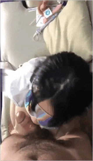 极品反差人妻 丝袜套头栓狗链挨操 震撼3P前裹后操，刺激！