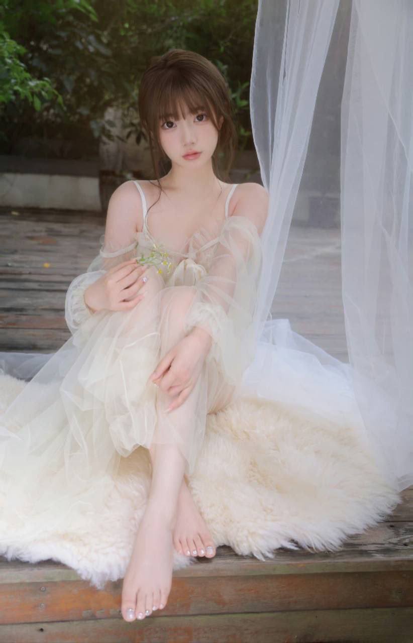 高傲的女神也是胯下母狗，jk长腿小美女戳中我的性癖。 修长的双腿丰腴的肉臀，简直是天生的淫娃