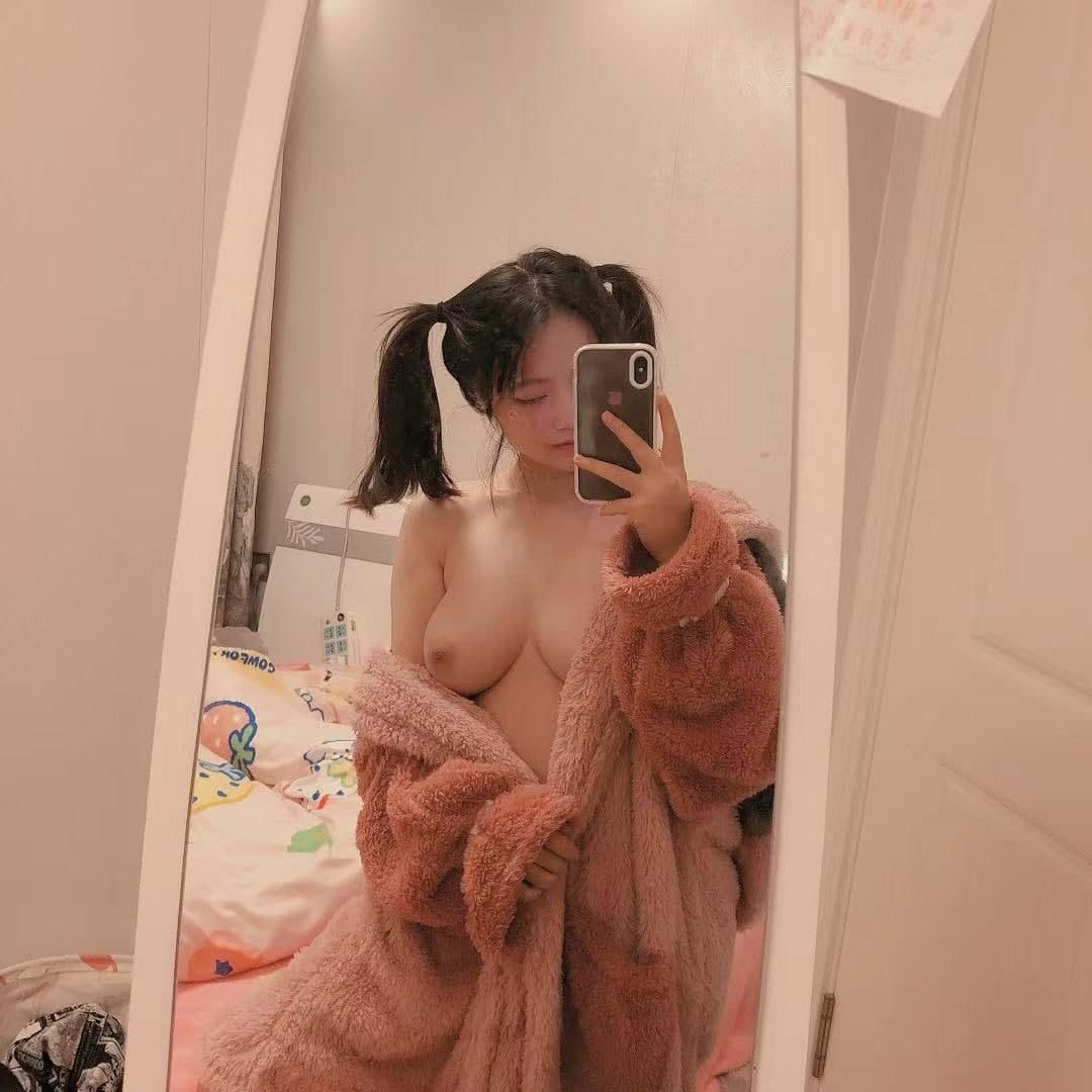 那些自拍的美胸