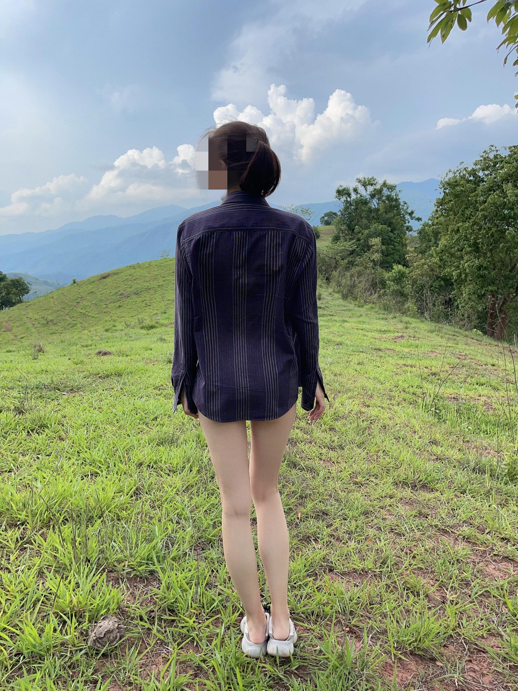 露出拍照 身体和大自然一起展现才有骚气侧露的感觉 让更多人欣赏到骚妻的美体