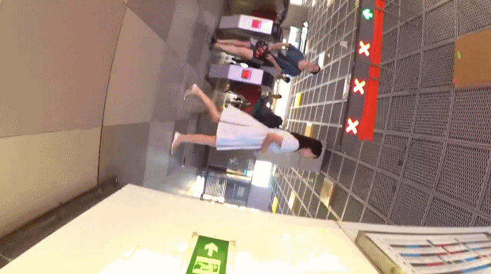 北京地铁商圈CD系列 掀裙被小姐姐发现差点被打手 大神不怕还继续拍