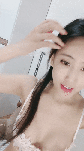 女神简直美到爆【isss小琳】22岁，皮肤白，身材好，这是谁的白月光，脱光看屄还挺粉，大家有眼福了