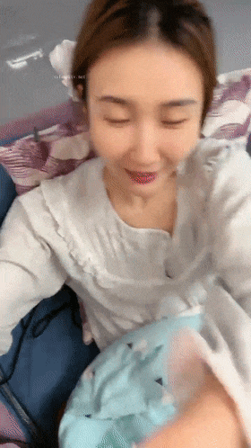 新人湖南新婚小少妇 正是最骚最会玩的年龄 【小浪蹄子】，人如其名，极品尤物，被老公无套，精子糊满小穴