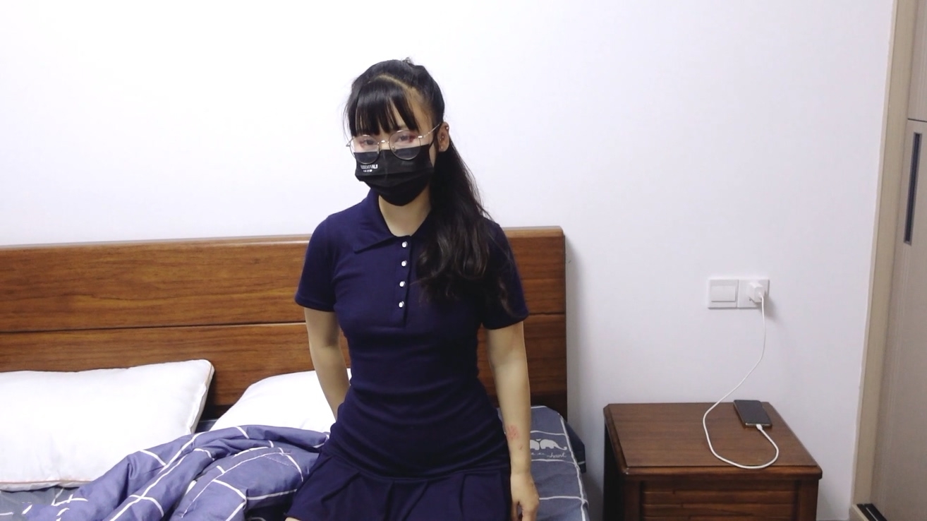 “请问你是第一次拍毛片嘛”清晰对话搞笑淫荡 网约外纯内烈眼镜反差妹，无套啪啪尖叫喊好爽啊颜射