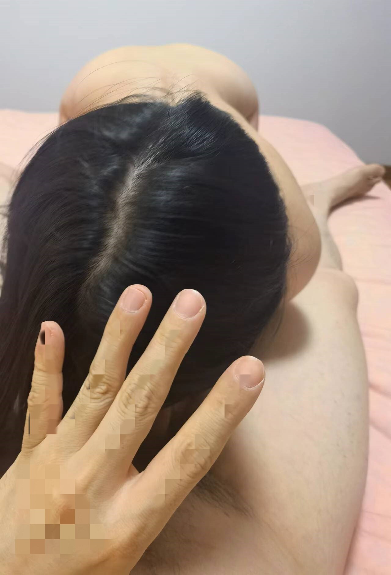首次分享我的小骚货，有沒有想報名一起操她的？