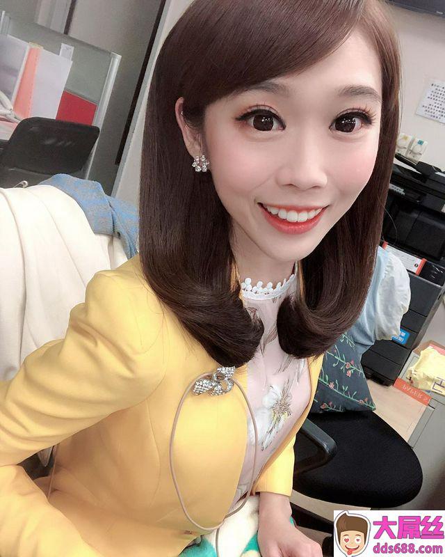气质主播张予馨笑容满分身材也是满级分