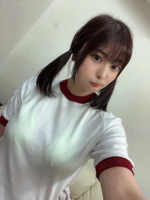 写真偶像转AV界！ H杯大奶妹「似鸟日菜」胸型浑圆，又有诱惑腰身！