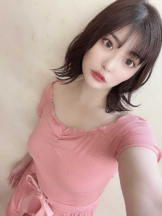 写真偶像转AV界！ H杯大奶妹「似鸟日菜」胸型浑圆，又有诱惑腰身！