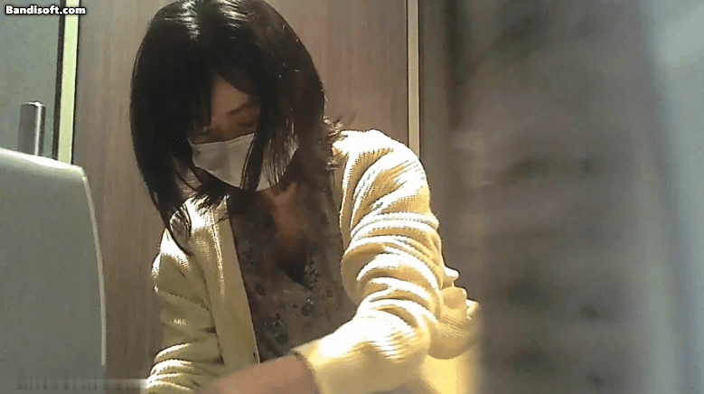 首尔商场双镜头后拍各种美女丰满臀部几个稀毛嫩逼美女