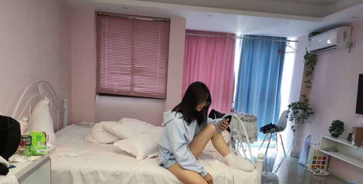 中南财经政法大学陈燕闷骚眼镜妹口活一流身材优秀 性感长腿情趣黑丝大尺度私拍 跪舔享受深喉操嘴的快感