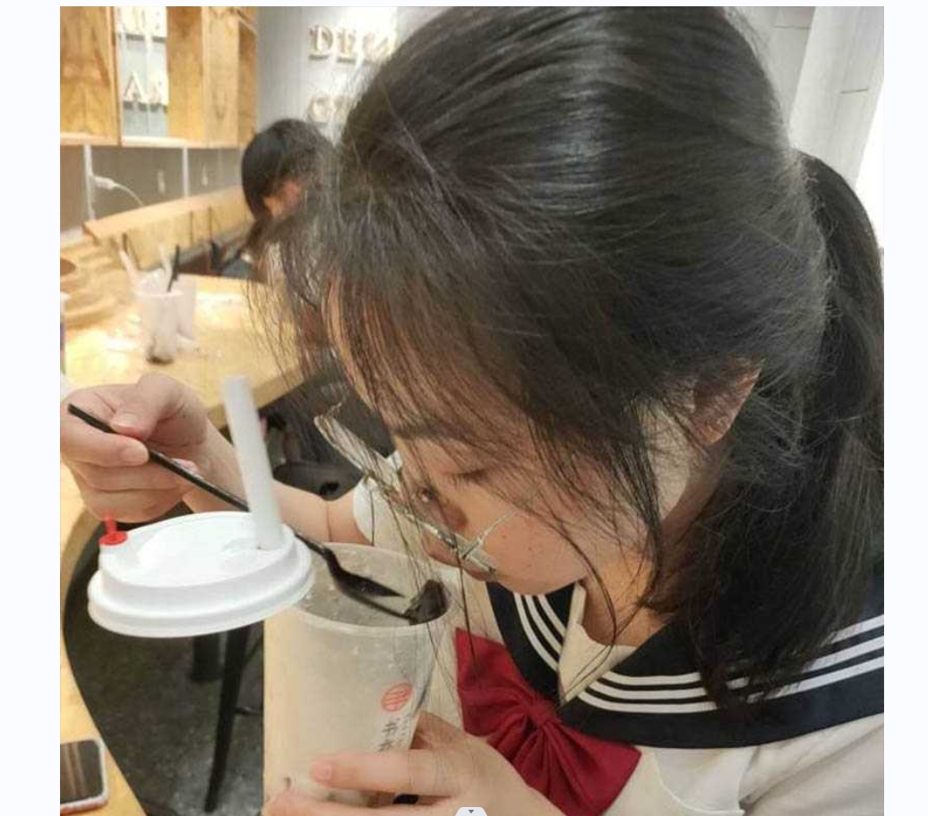 中南财经政法大学陈燕闷骚眼镜妹口活一流身材优秀 性感长腿情趣黑丝大尺度私拍 跪舔享受深喉操嘴的快感