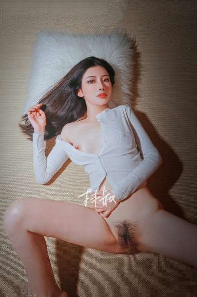 那些女孩的嫩逼  [95P]