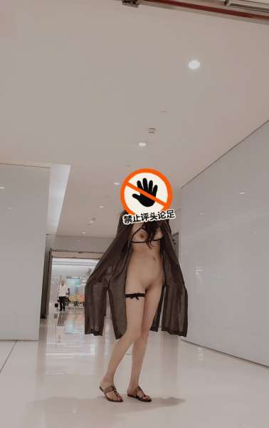 那些女孩的嫩逼  [82P]