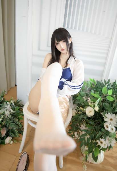 神楽坂真冬，纯欲白丝，点燃你内心的火，足控福利