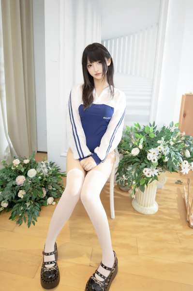 神楽坂真冬，纯欲白丝，点燃你内心的火，足控福利