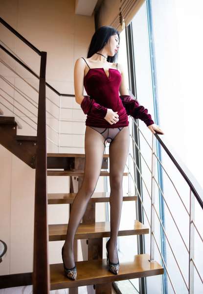 高挑黑丝美臀玉足