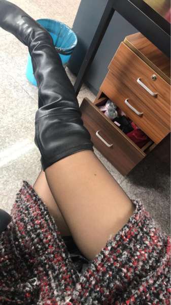 极品的美腿丝袜太让我喜欢了