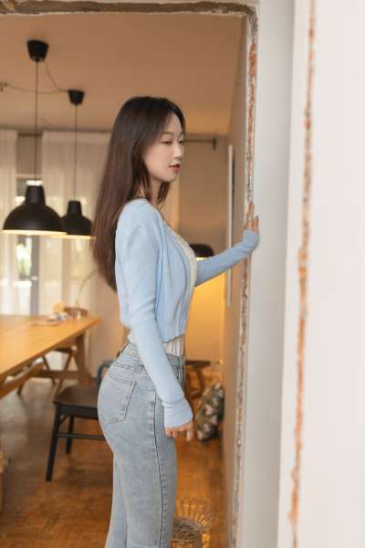 牛仔裤大长腿清秀女孩儿