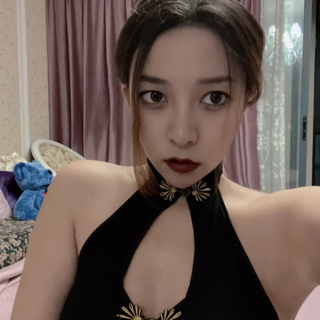 人前光鲜亮丽，人后风骚至极