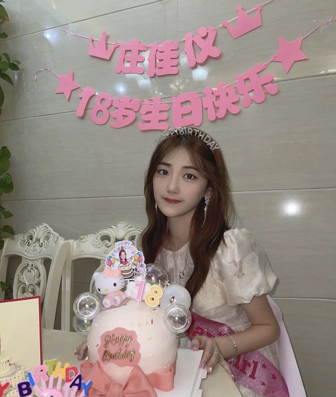 人前光鲜亮丽，人后风骚至极