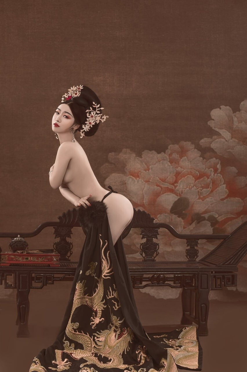 人前光鲜亮丽，人后风骚无比