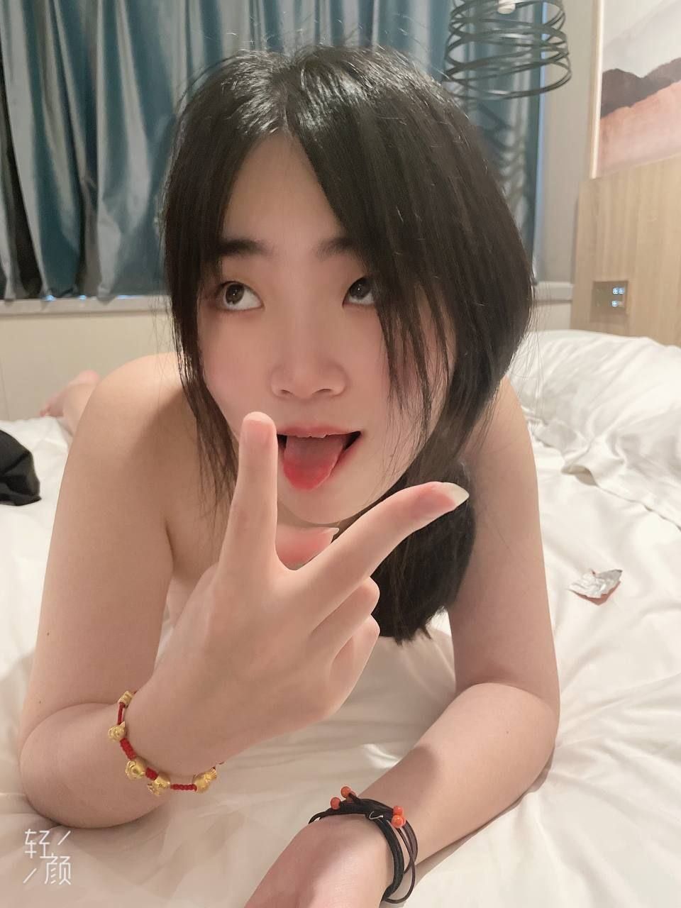 江苏省港口集团管理员蒋钊颖～长相清纯的骚母狗为了评优 主动献身领导充当领导的性爱玩具！