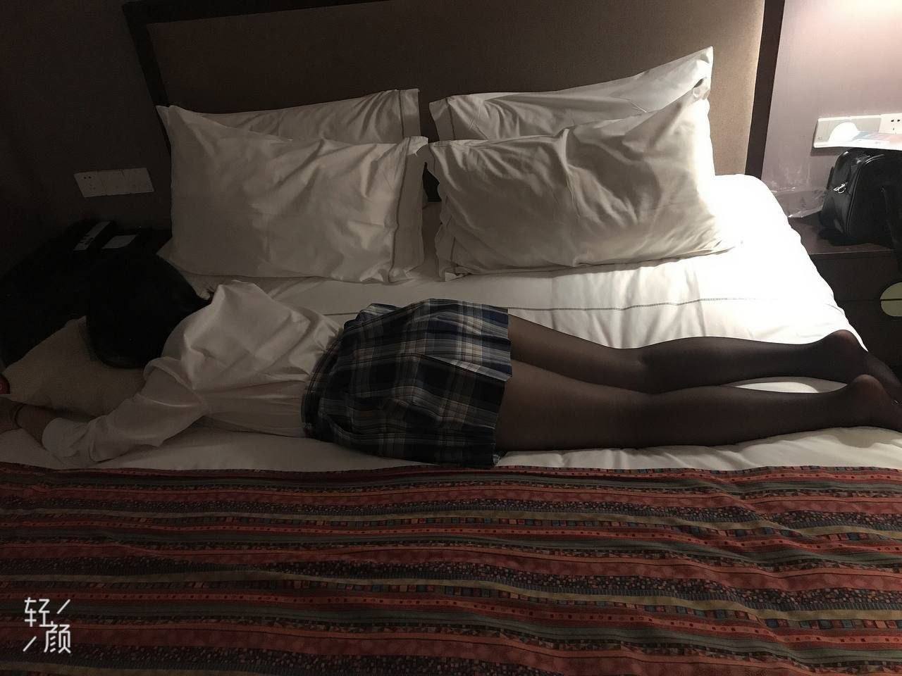 江苏省港口集团管理员蒋钊颖～长相清纯的骚母狗为了评优 主动献身领导充当领导的性爱玩具！