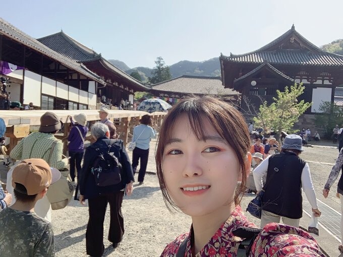 寺庙主持开直播 聘用女仆 组建女团引流 无人机迎佛会