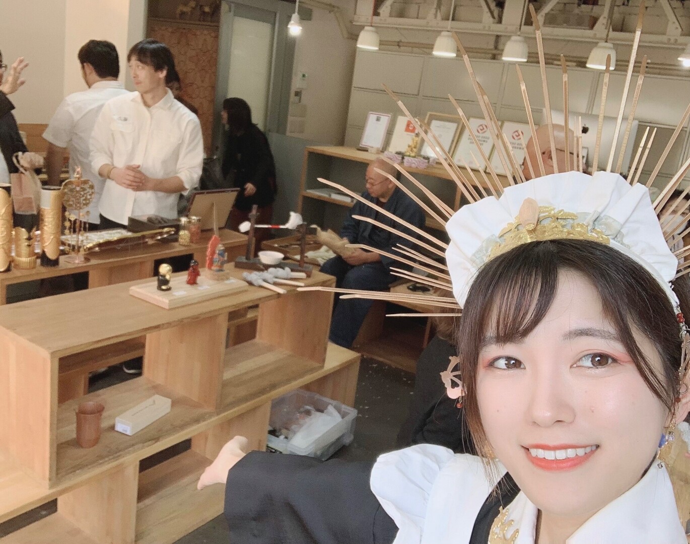 寺庙主持开直播 聘用女仆 组建女团引流 无人机迎佛会