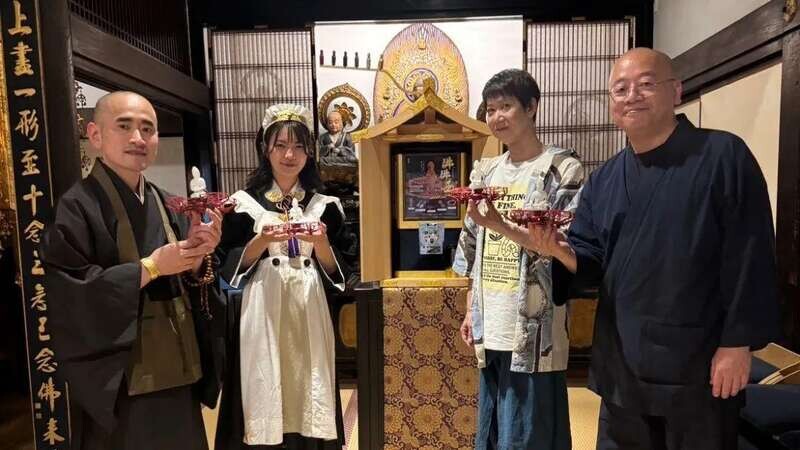 寺庙主持开直播 聘用女仆 组建女团引流 无人机迎佛会