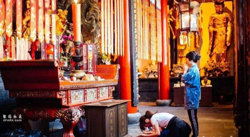 寺庙主持开直播 聘用女仆 组建女团引流 无人机迎佛会