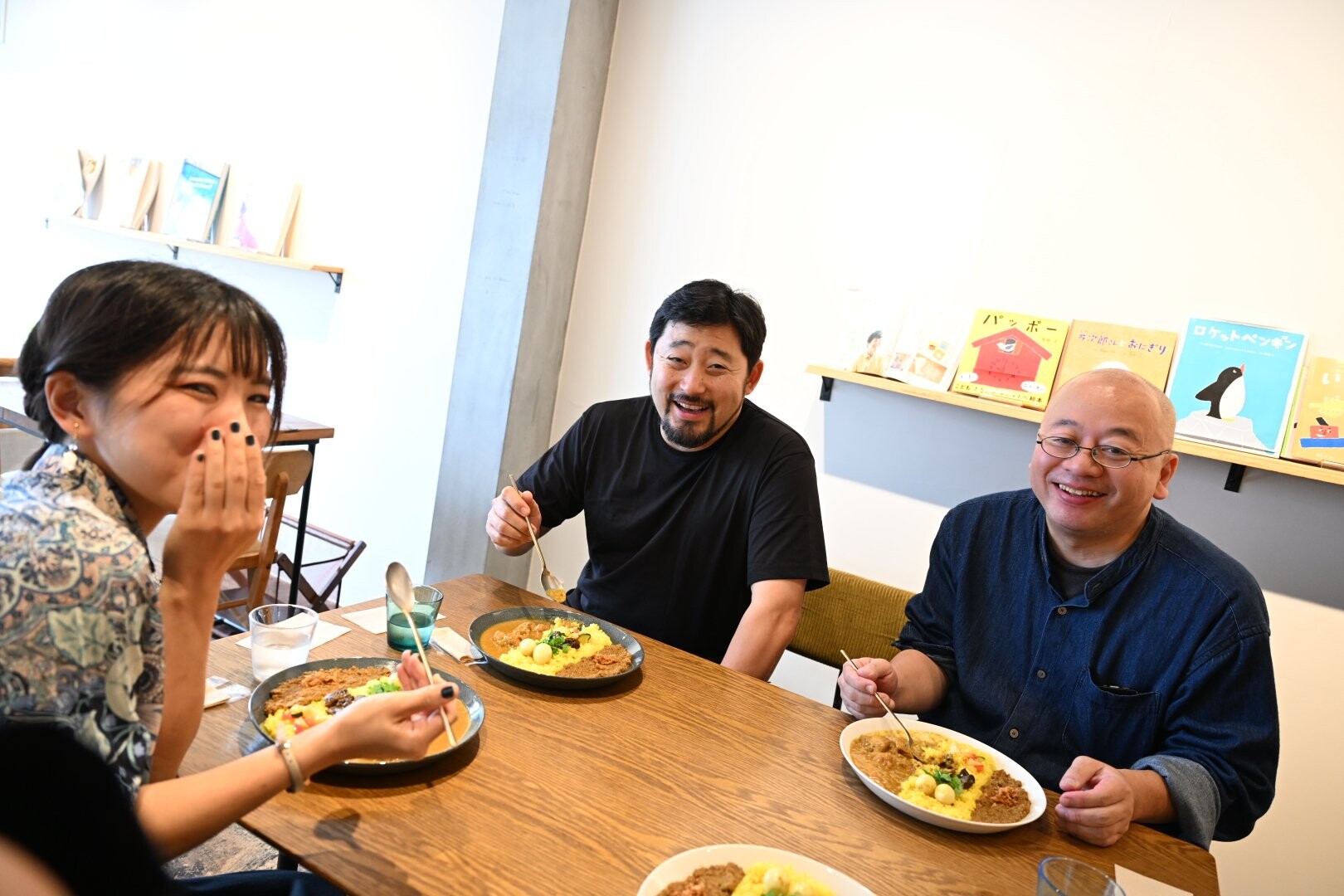 寺庙主持开直播 聘用女仆 组建女团引流 无人机迎佛会