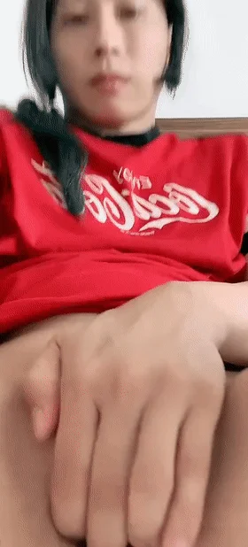❤️猎奇❤️这就是双性人吧？什么情况？自己操自己，鸡巴和逼两份高潮？