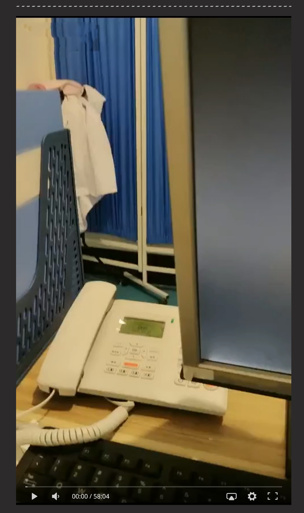 北京某三甲医院反差小护士 值班期间一边看 CT 一边直播自慰到潮吹