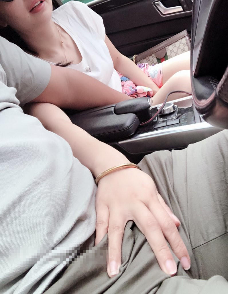 【泄密资源】极品超清纯淫妻女神dashan333出轨全过程，带聊天记录