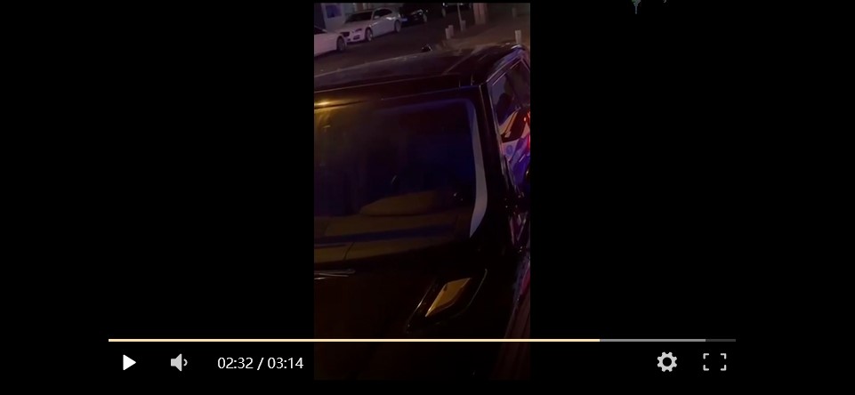 福建厦门 路虎车震门 路虎车内忘情啪啪 车外路人录屏笑哈哈