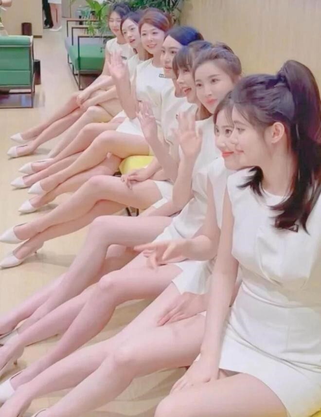 女人总喜欢露大腿，是处于怎样的复杂心理？（附带丝袜美腿）
