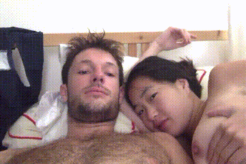 美女 被大洋吊男友操的很舒坦 貌似射太快 还没有爽够