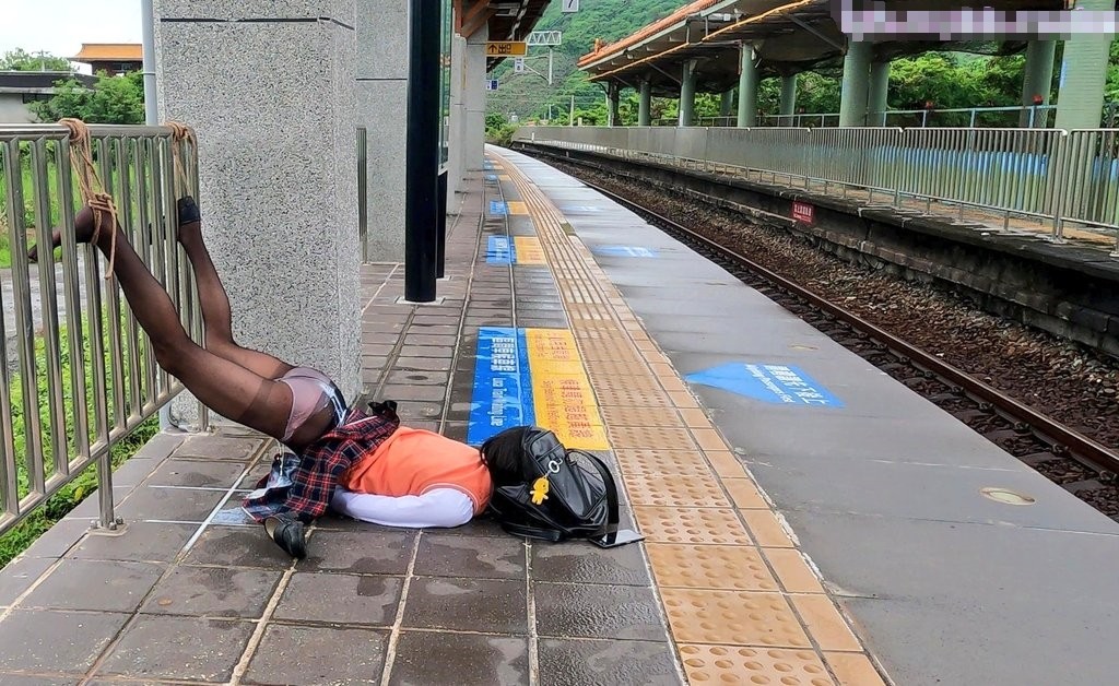 ⚡浣肠潮喷⚡新奇刺激小闷骚型小可爱，当街浣肠潮喷露出，调教肛塞尾巴束缚，跳蛋控制潮吹漏尿 高潮颤挛