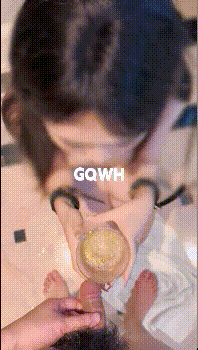 你眼里的女神在主人面前就是一条下贱的骚母狗而已 让母狗们趴著翘高屁股，就是一顿鞭子抽！