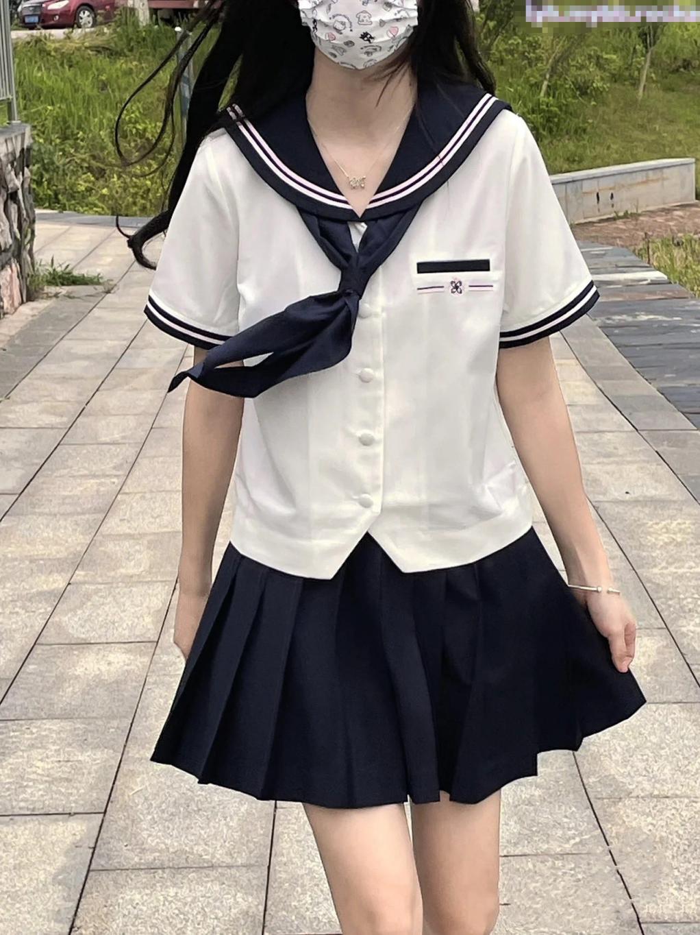 双马尾，校服，重点中学三重buff 人前乖乖女 父母眼中的好学生乖女儿，人后是个穿着整洁校服的乖乖女