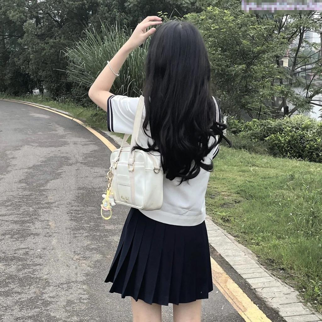 双马尾，校服，重点中学三重buff 人前乖乖女 父母眼中的好学生乖女儿，人后是个穿着整洁校服的乖乖女