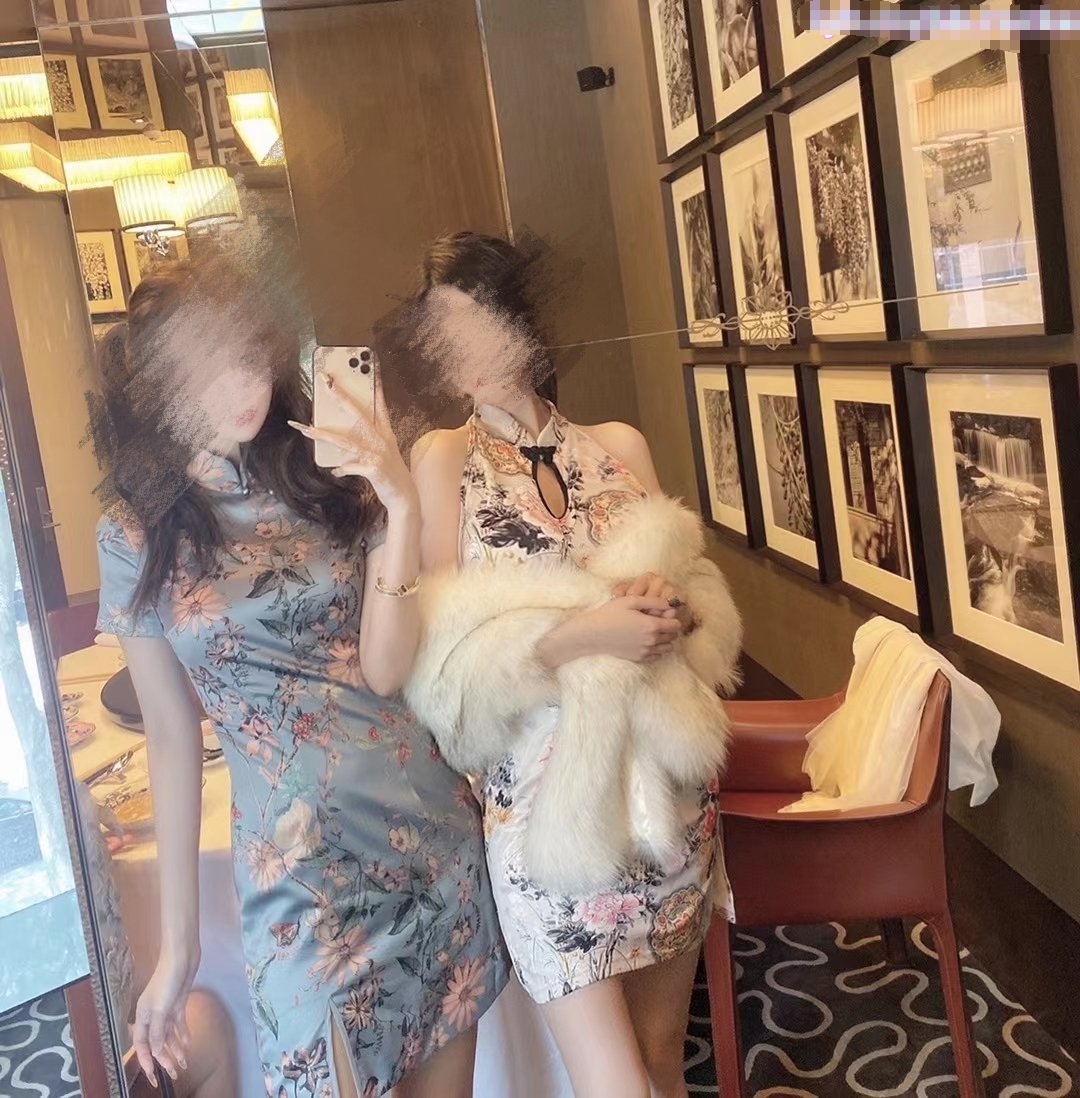 女友和她双胞胎的妹妹 高颜值姐妹花同时上位 黑丝欲姐与青纯萝莉喜欢哪一个告诉我，都被操喷了