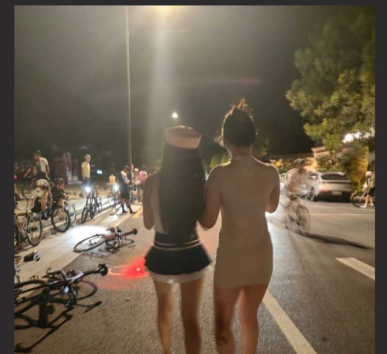 崔克车主的专属鸡 两美女寻找崔克车主被双飞 精准定位客户群体！有钱人总是先享受