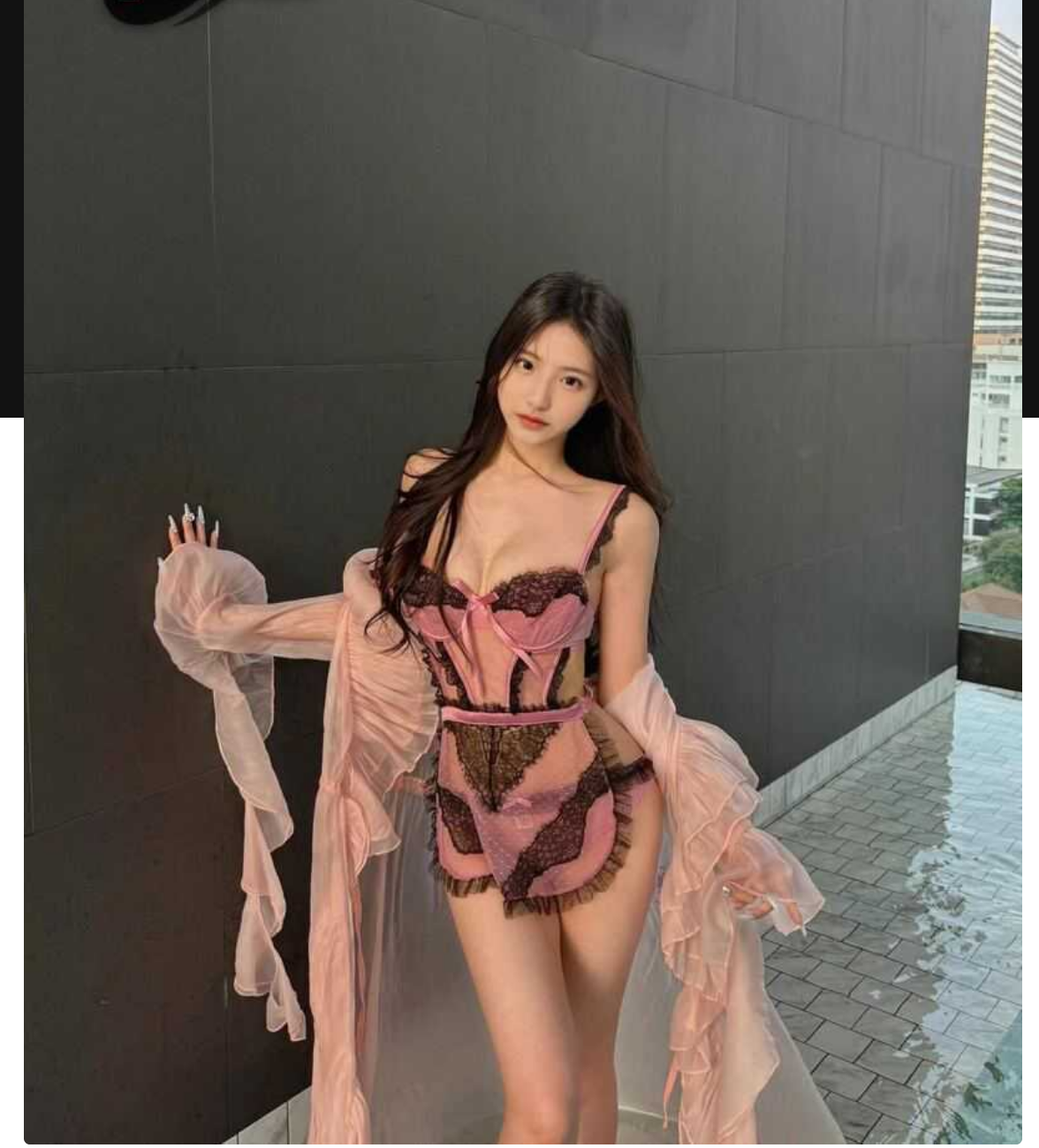 南京邮电大学王筱，在校大三极品校花女神，与游戏网恋好友奔现，在家里按在沙发上后入内射