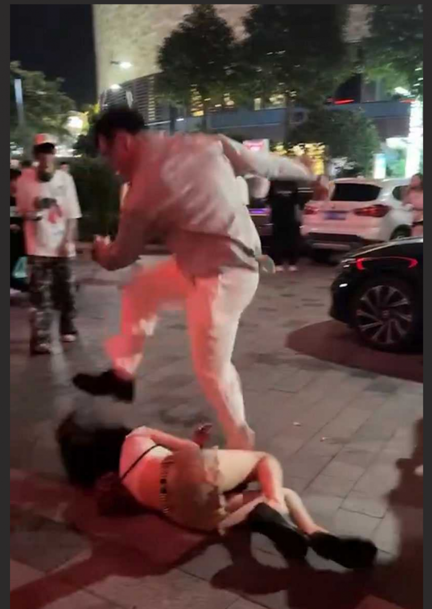 厦门福馆演唱会大瓜！名场面之她给我吃鸡吧给我吞精的时候你在哪？榜一大哥爆踹捞女与男闺蜜 曝光吞精视频